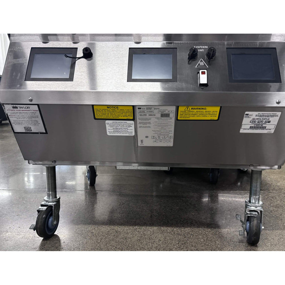 (SHOWROOM MODEL) Taylor L811 36" High-Volume Gas/Electric 3-Platen Commercial Clamshell Griddle