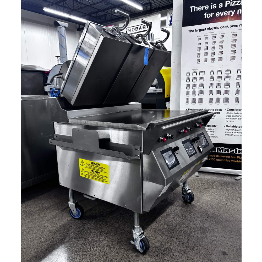 (SHOWROOM MODEL) Taylor L811 36" High-Volume Gas/Electric 3-Platen Commercial Clamshell Griddle