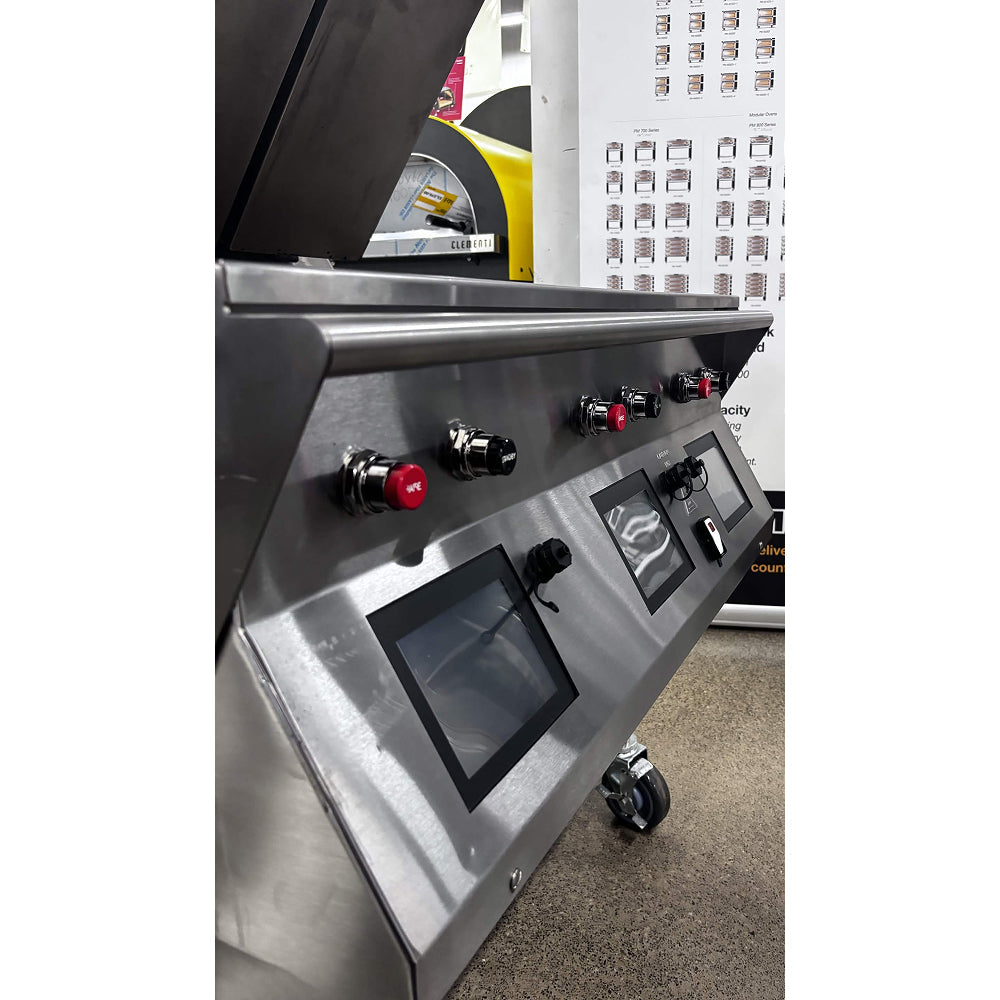 (SHOWROOM MODEL) Taylor L811 36" High-Volume Gas/Electric 3-Platen Commercial Clamshell Griddle