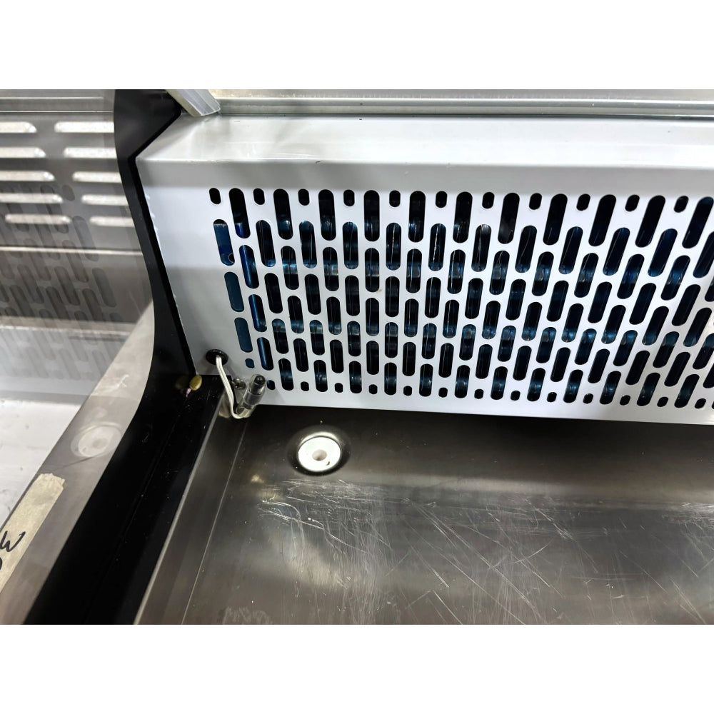 (USED) Nella 27” Curved Glass Countertop Refrigerated Sushi Display Case - 4.2 Cu. Ft. - 43074