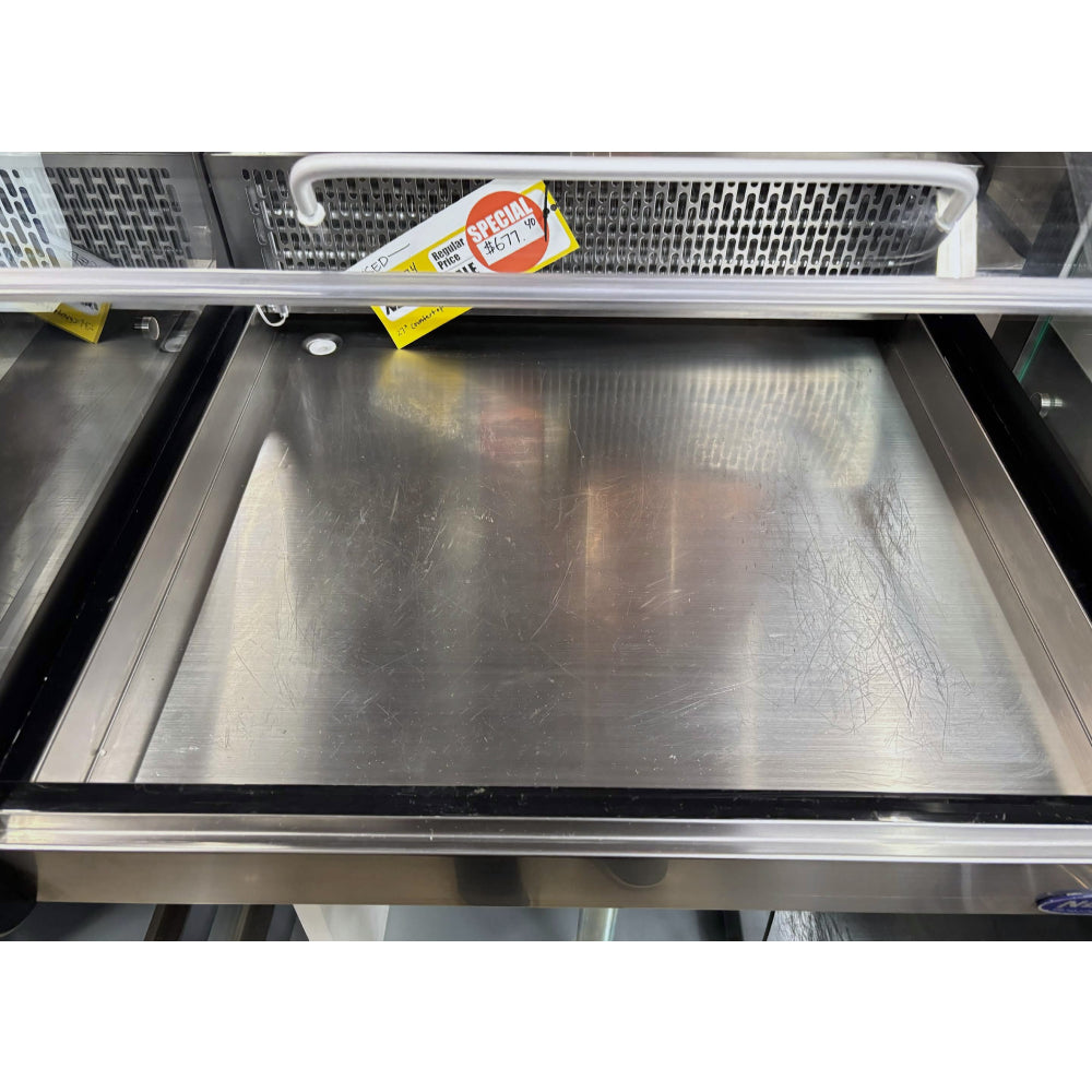 (USED) Nella 27” Curved Glass Countertop Refrigerated Sushi Display Case - 4.2 Cu. Ft. - 43074