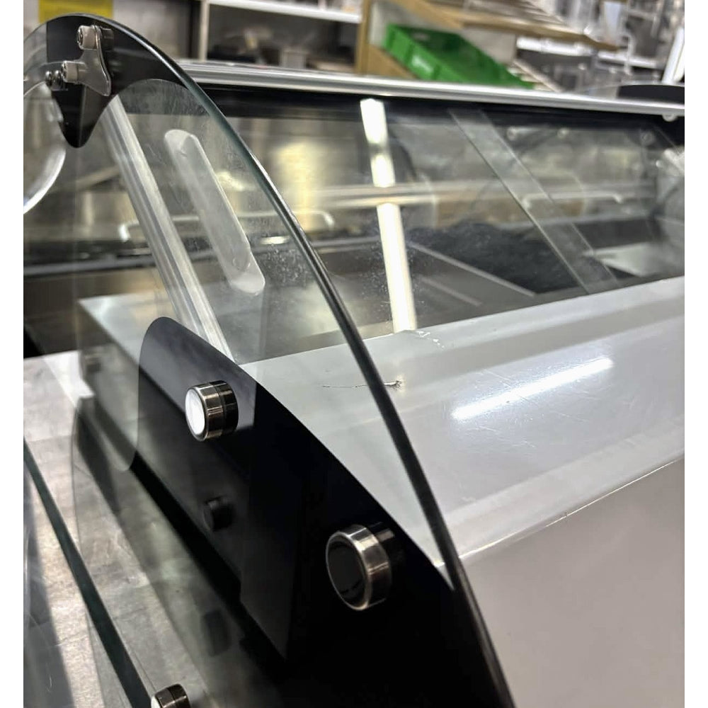 (USED) Nella 27” Curved Glass Countertop Refrigerated Sushi Display Case - 4.2 Cu. Ft. - 43074