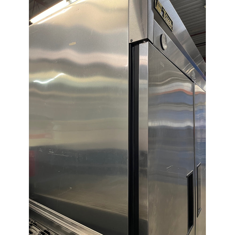 (USED) True T-49DT 54" Dual Temp Combination 2-Door Reach-In Refrigerator / Freezer