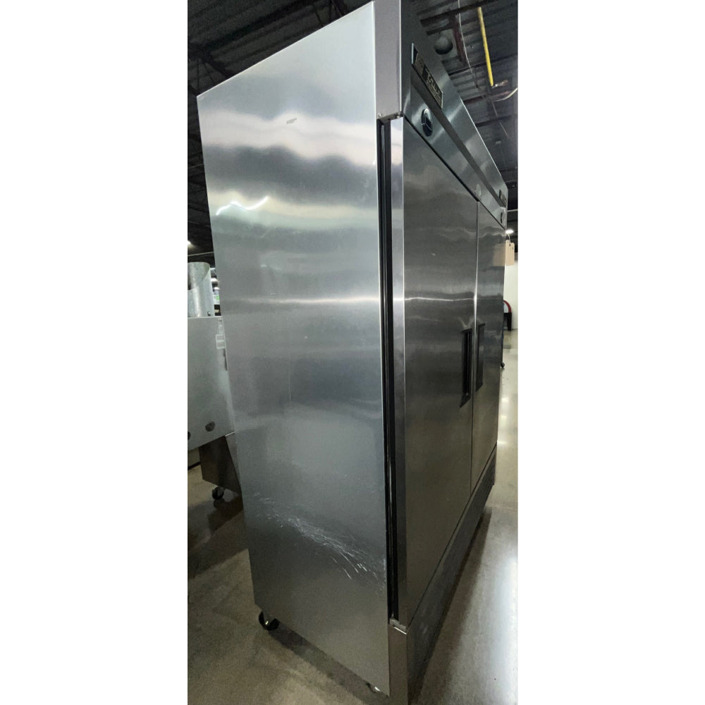 (USED) True T-49DT 54" Dual Temp Combination 2-Door Reach-In Refrigerator / Freezer