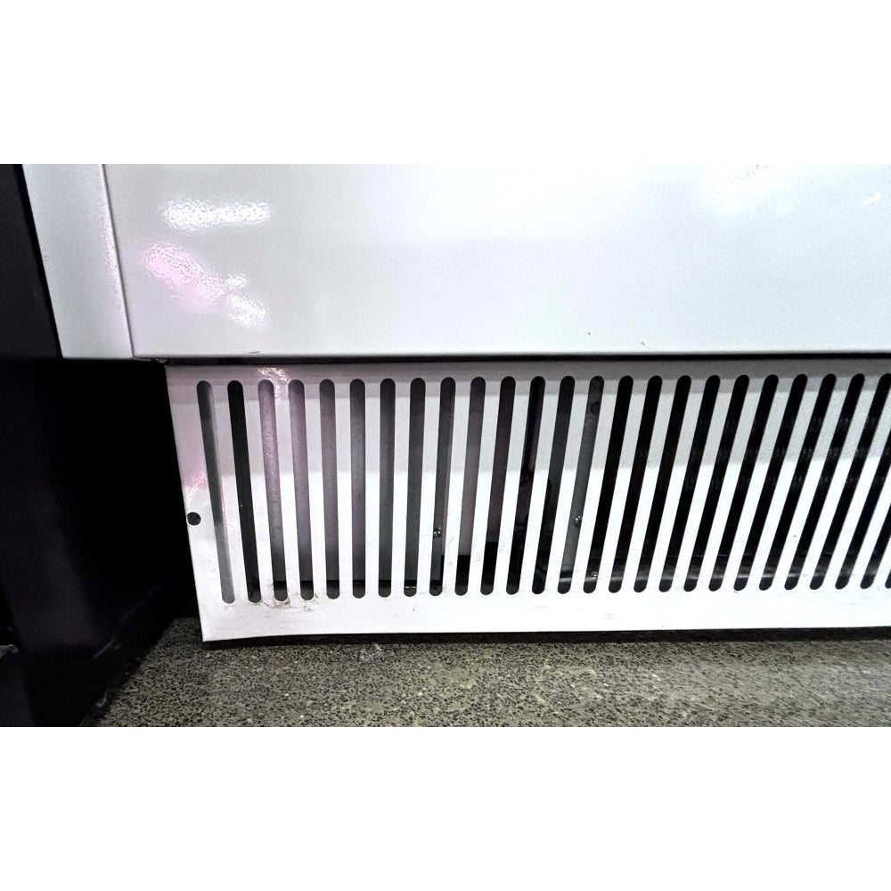 (USED) Turbo Air TOM-50SEW-N 51" White Refrigerated Vertical Open Air Curtain Merchandiser - 21.3 Cu. Ft.